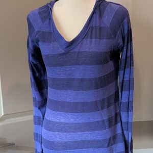 Under Armour Semi-Fitted HeatGear Top